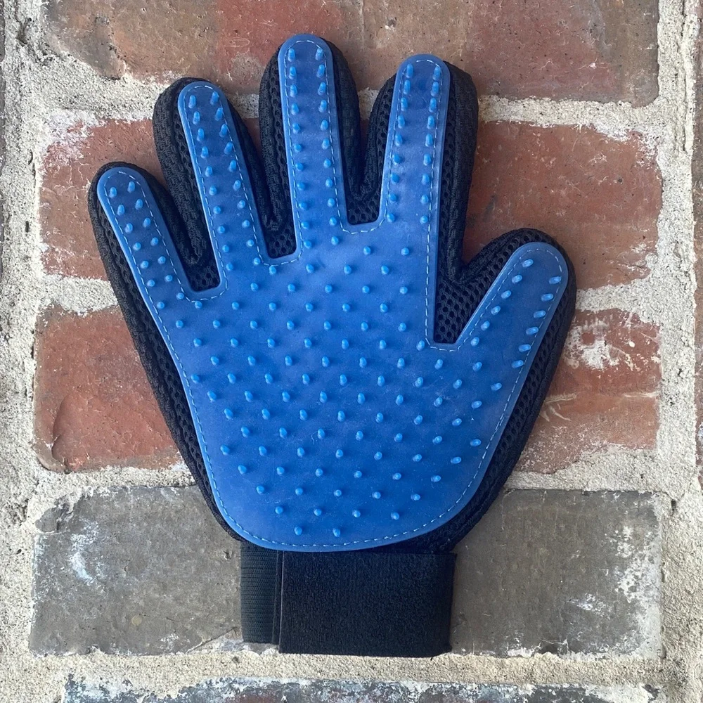 NWOT Pet Brushing Glove
